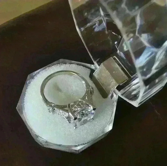 18k Silver 3Ct. Round Moissanite Solitaire Size: 5 - Picture 4 of 6